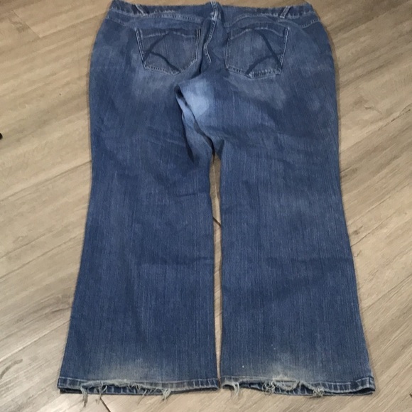 Lane Bryant Medium Wash “Straight Leg” 5pkt style Jeans size 26 - Picture 2 of 9